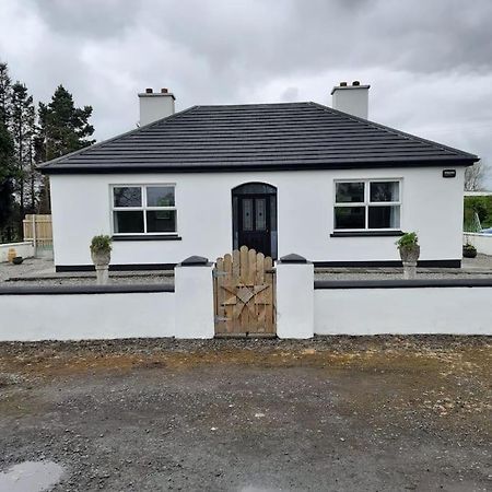 Cheerful Three Bedroom Country Cottage Ballina  Exteriör bild
