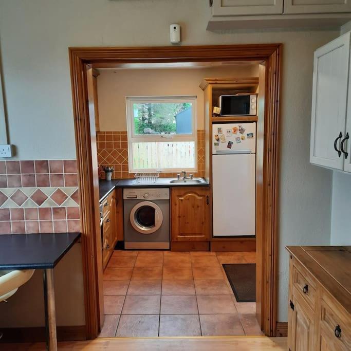 Cheerful Three Bedroom Country Cottage Ballina  Exteriör bild
